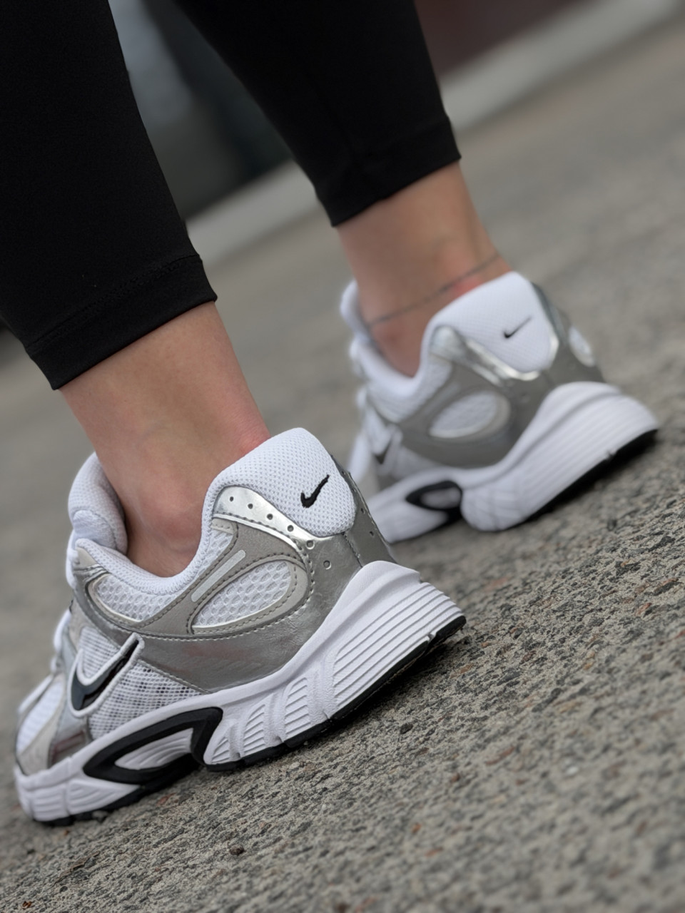 КРОСІВКИ NIKE V5 RNR BG