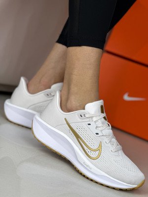 КРОСІВКИ WMNS NIKE QUEST 6