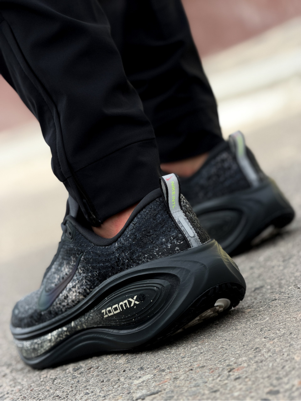КРОСІВКИ NIKE VOMERO PLUS
