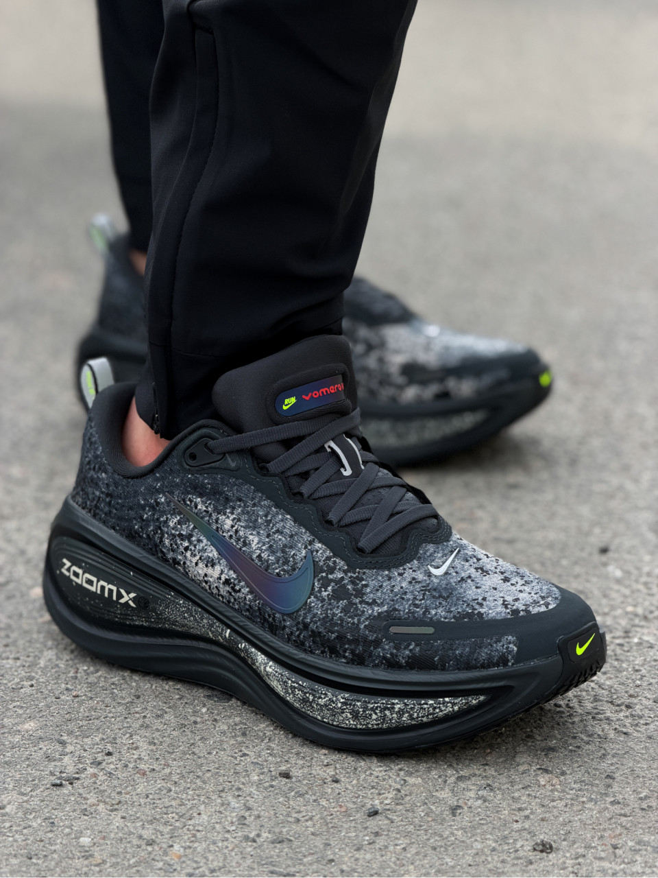 КРОСІВКИ NIKE VOMERO PLUS