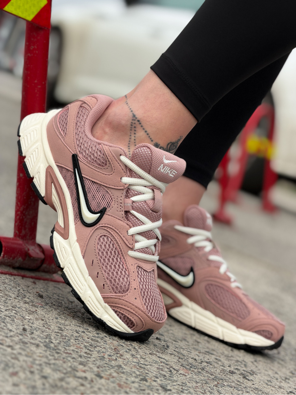 КРОСІВКИ W NIKE V5 RNR