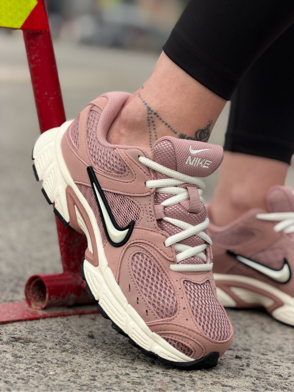 КРОСІВКИ W NIKE V5 RNR
