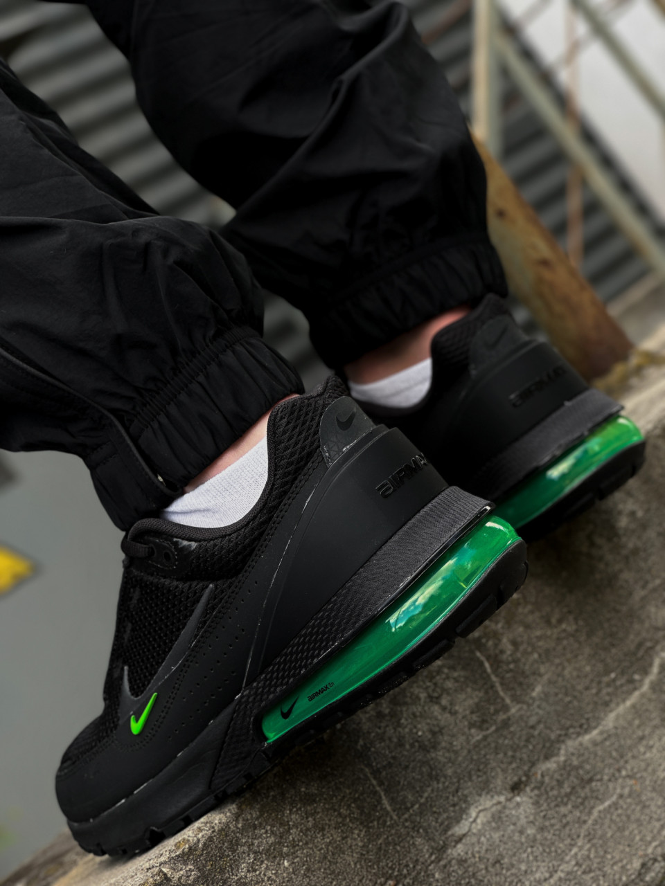 КРОСІВКИ NIKE AIR MAX PULSE