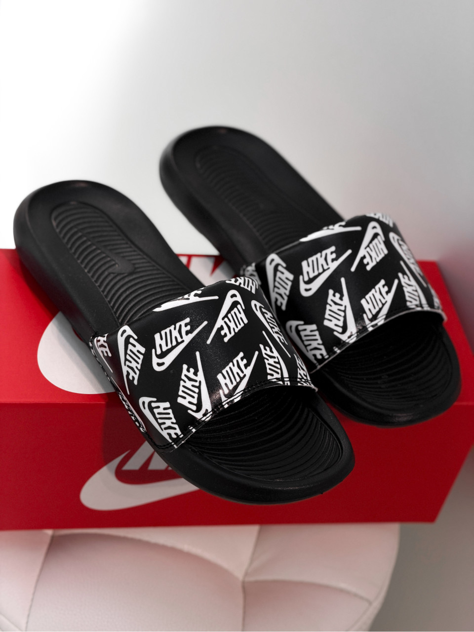КАПЦІ NIKE VICTORI ONE SLIDE PRINT