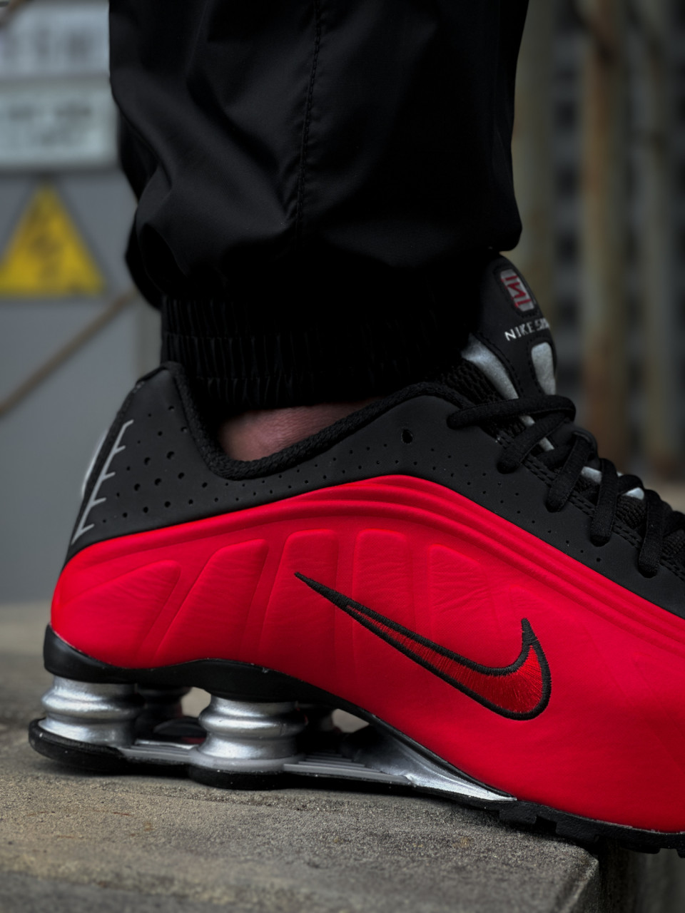 КРОСІВКИ NIKE SHOX R4