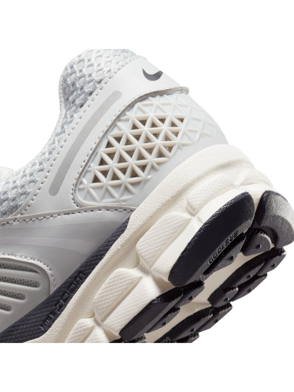 КРОСІВКИ W NIKE ZOOM VOMERO 5