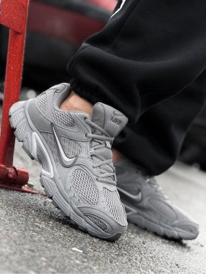 КРОСІВКИ NIKE V5 RNR