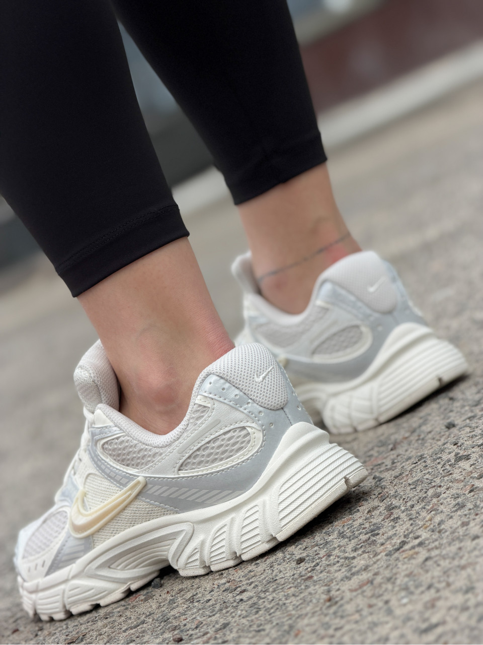 КРОСІВКИ W NIKE V5 RNR