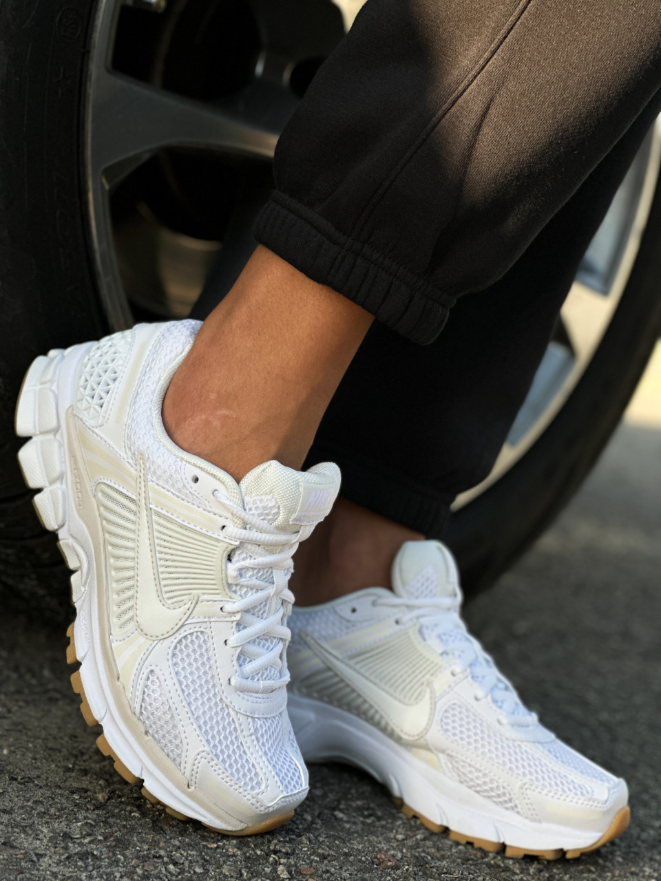КРОСІВКИ W NIKE ZOOM VOMERO 5