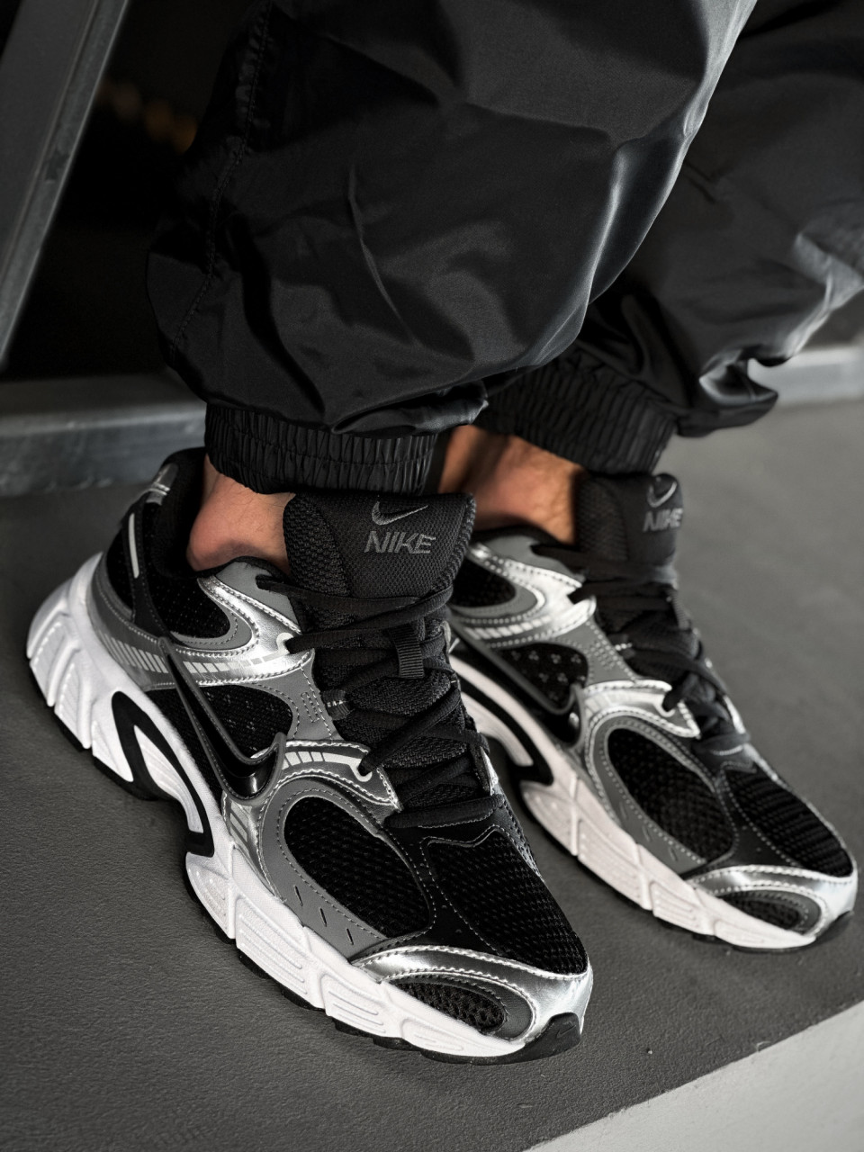 КРОСІВКИ NIKE V5 RNR