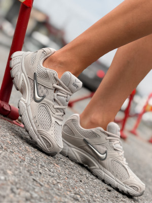 КРОСІВКИ W NIKE V5 RNR
