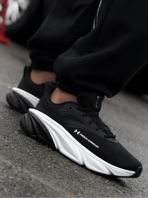 Кросівки/UA Rogue 6