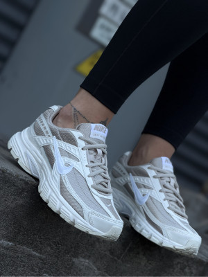 КРОСІВКИ WMNS NIKE INITIATOR