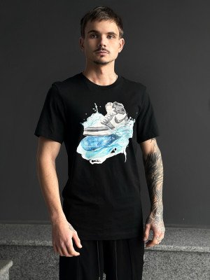 ФУТБОЛКА M J FLT ESS AJ1 SS CREW