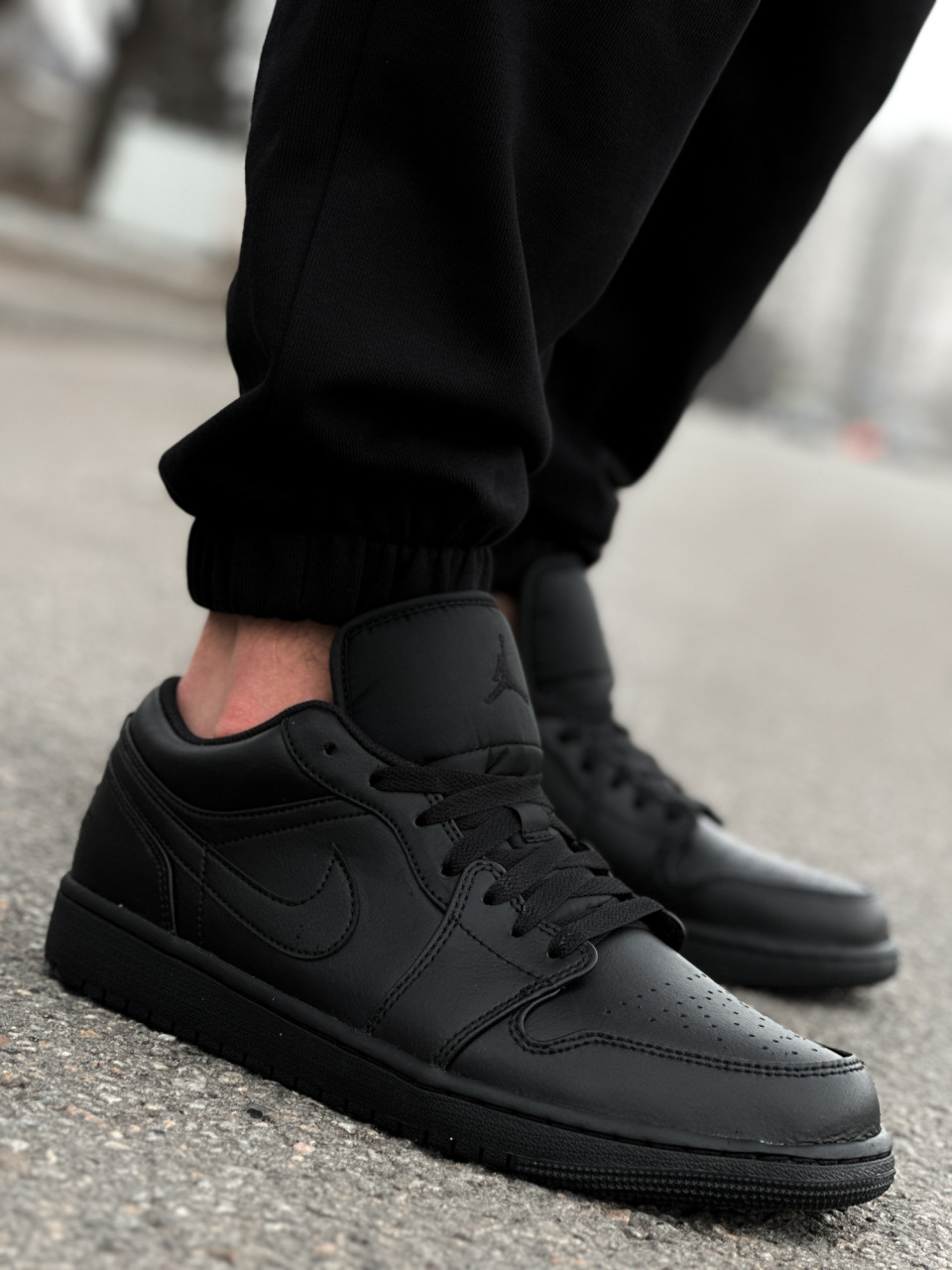 КРОСІВКИ AIR JORDAN 1 LOW