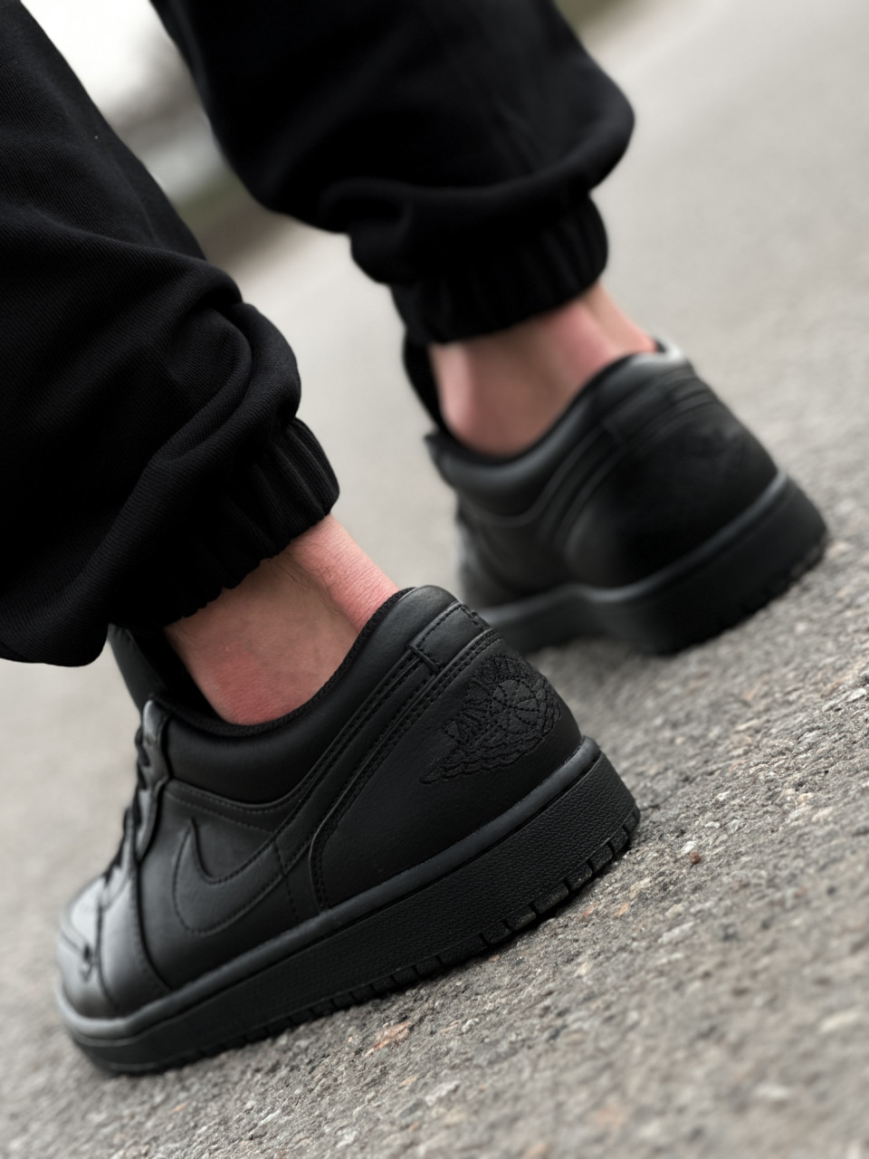 КРОСІВКИ AIR JORDAN 1 LOW