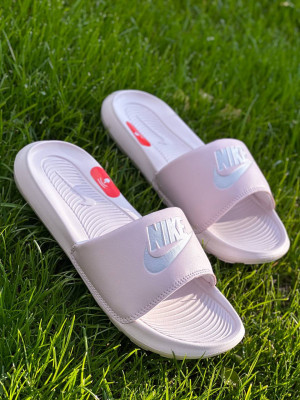 КАПЦІ W NIKE VICTORI ONE SLIDE