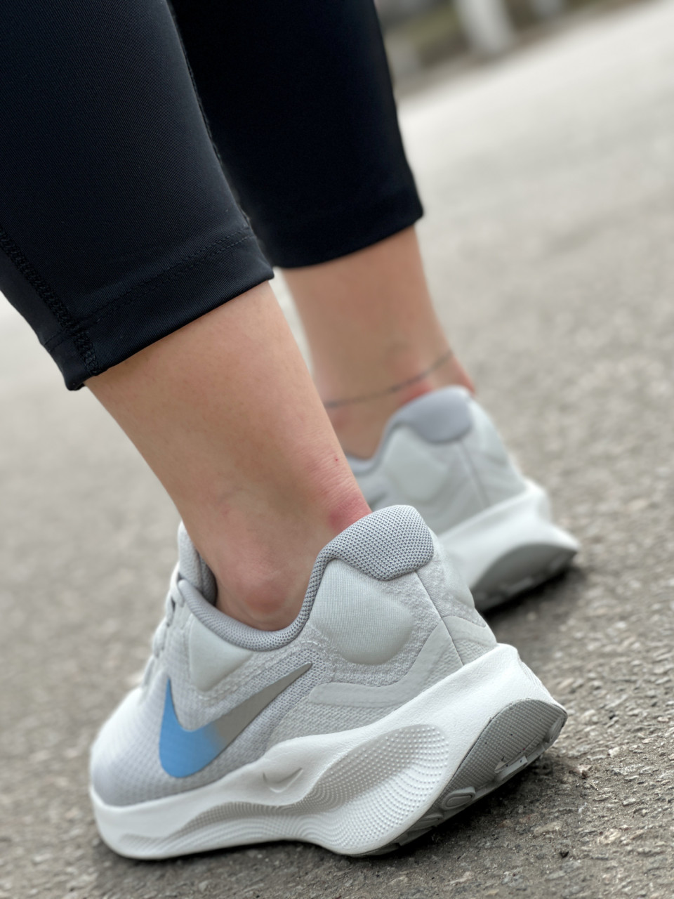 КРОСІВКИ W NIKE REVOLUTION 7