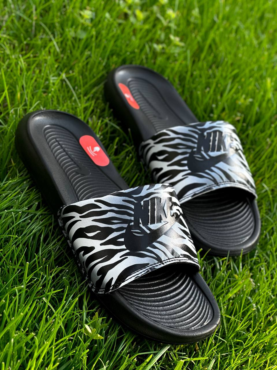 КАПЦІ W NIKE VICTORI ONE SLIDE PRINT