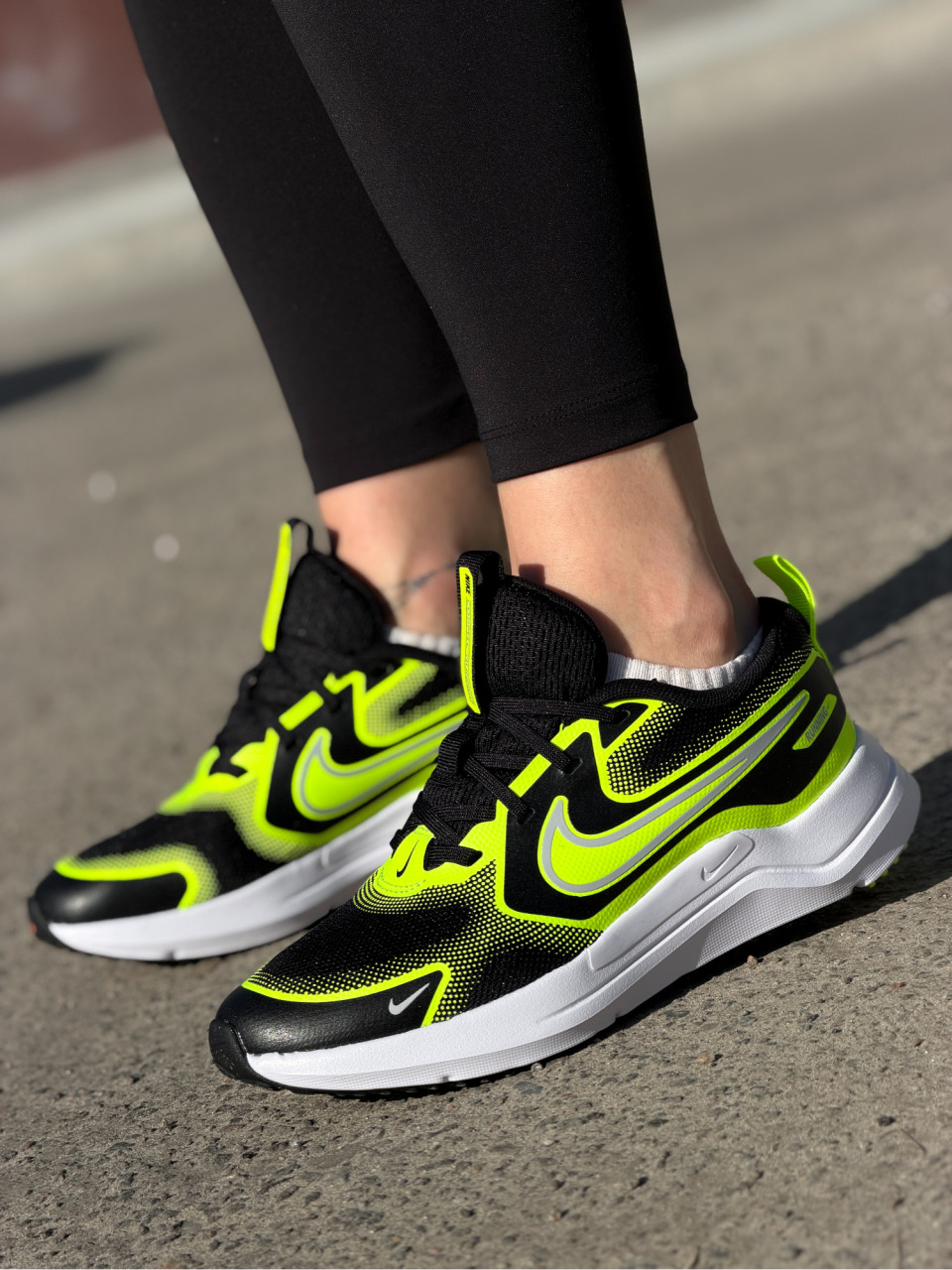 КРОСІВКИ NIKE COSMIC RUNNER (GS)