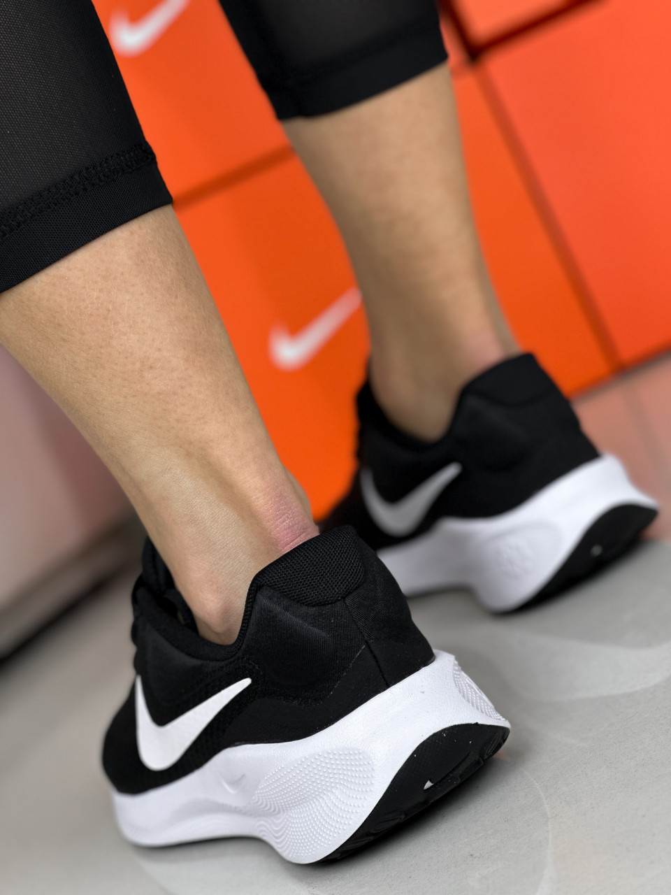 КРОСІВКИ W NIKE REVOLUTION 7