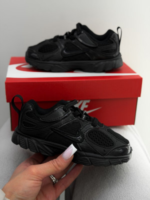КРОСІВКИ NIKE V5 RNR (TD)